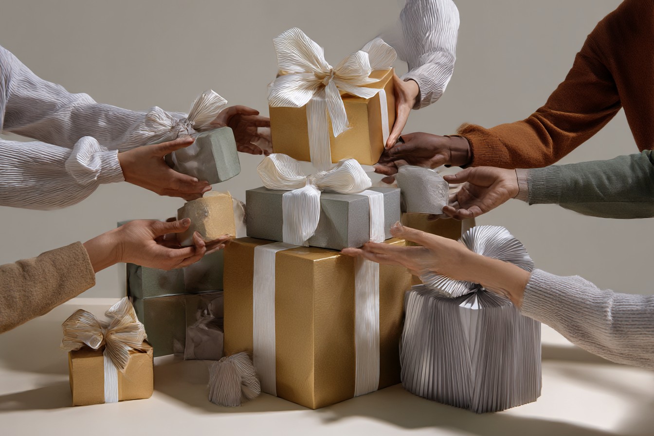 im1979_The_Joy_of_Cooperative_Gift-Giving_Better_Together_Tha_2c83b2d5-1373-4daa-8789-aa37bd462ab6_1